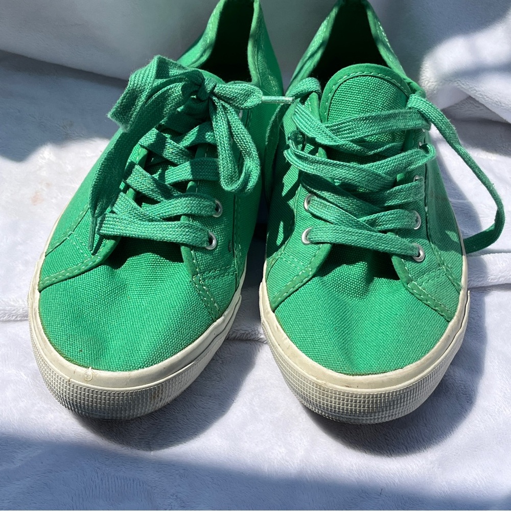 Old Navy size 9 California Bright Green Sneakers